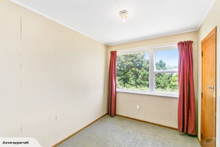 Photo of property in 10 Tania Way, Paparangi, Wellington, 6037