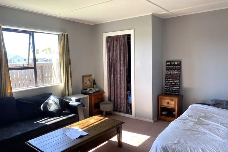 Photo of property in 129 Queen Street, Westport, 7825