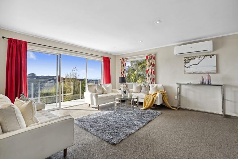 Photo of property in 1/15 Valdese Rise, Browns Bay, Auckland, 0630