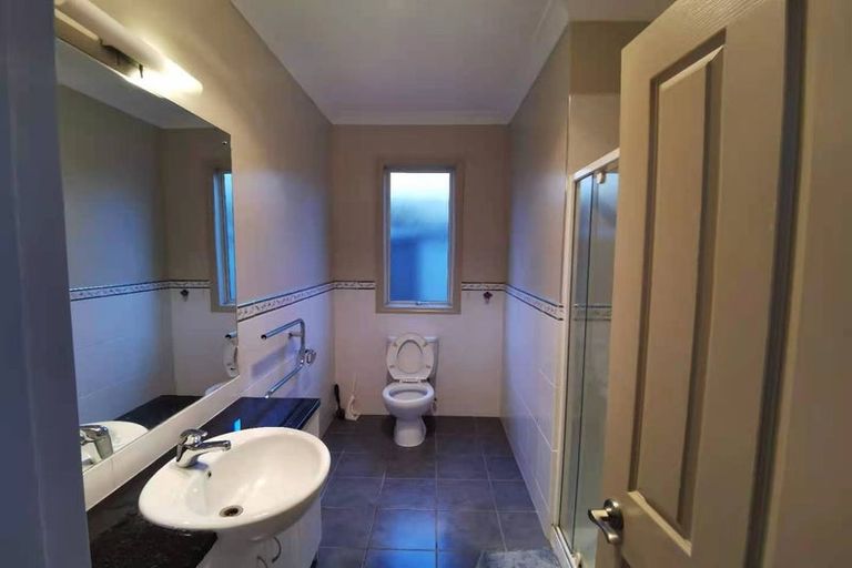 Photo of property in 40 Mandeville Place, Unsworth Heights, Auckland, 0632