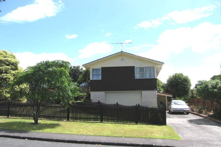 Photo of property in 5 Cockayne Crescent, Sunnynook, Auckland, 0620