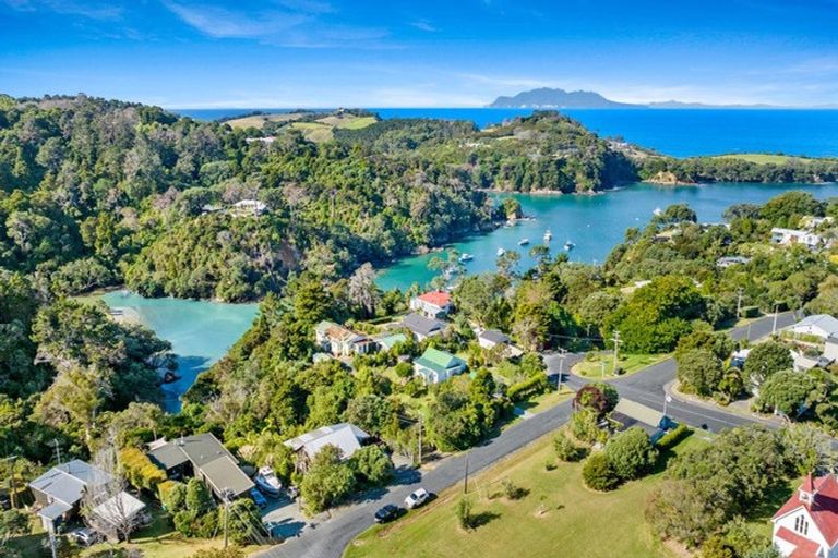 Photo of property in 9 Ferndale Avenue, Leigh, 0985