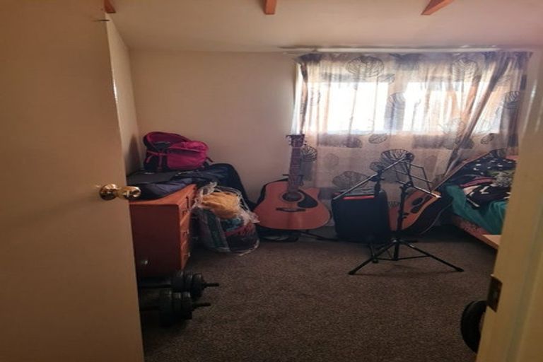 Photo of property in 2/52 Harrington Road, Henderson, Auckland, 0610