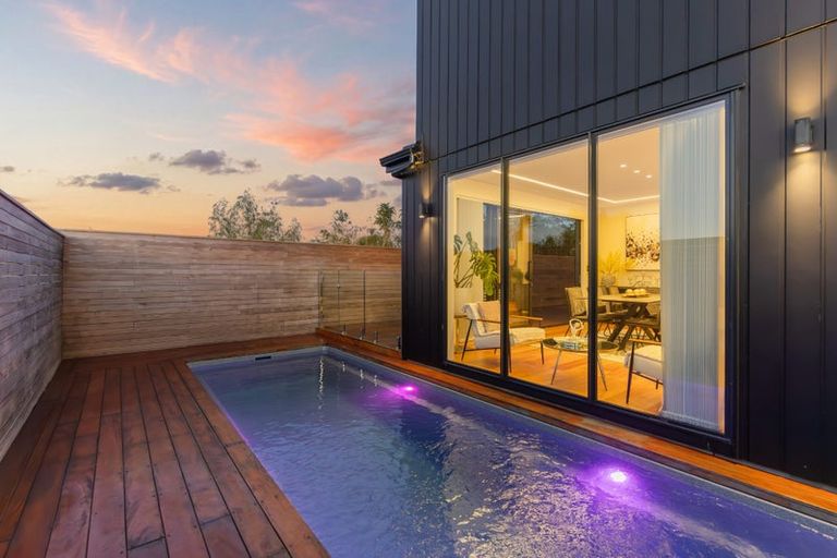Photo of property in 4 Taku Close, Long Bay, Auckland, 0630
