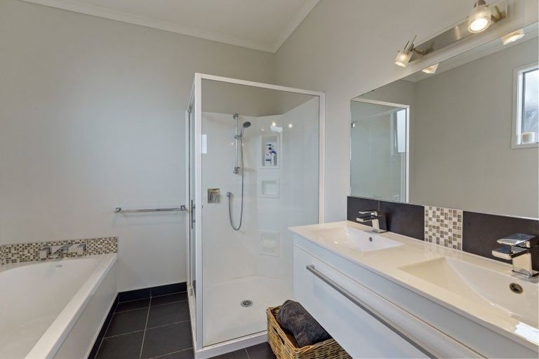 Photo of property in 78 Takapu Road, Manakau, Levin, 5573