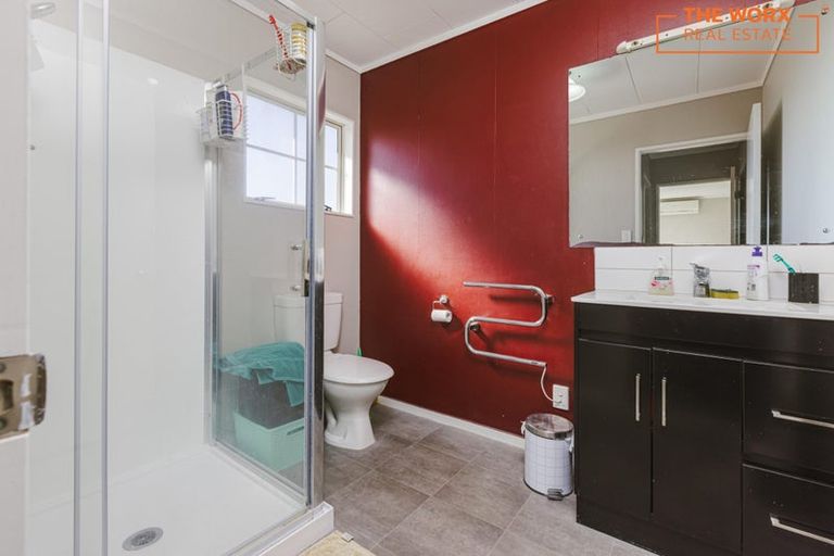 Photo of property in 33 Ribbonwood Crescent, Goodwood Heights, Auckland, 2105