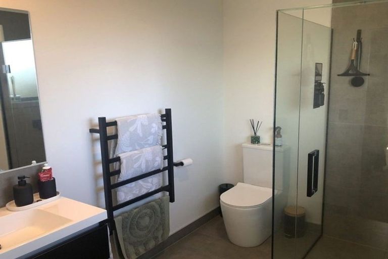 Photo of property in 31 Tahuna Minhinnick Drive, Glenbrook, 2681