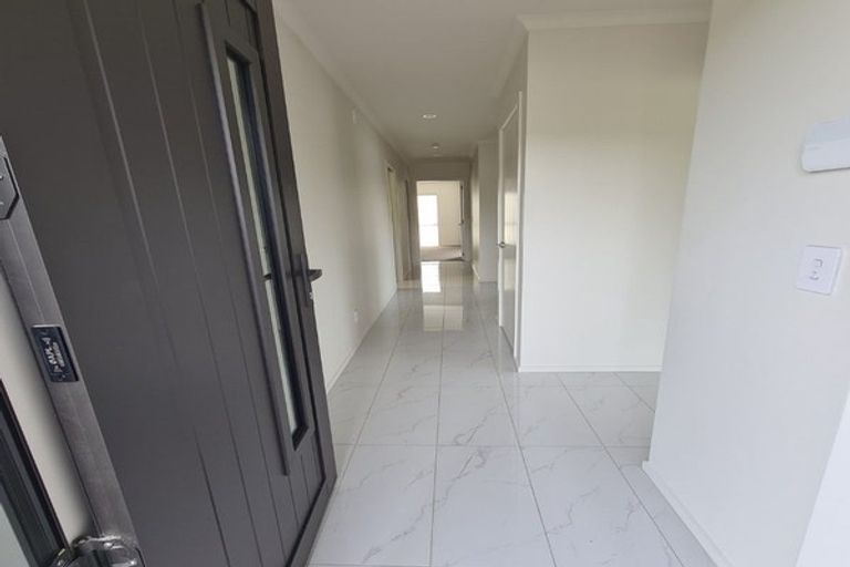 Photo of property in 28 Manor Park Road, Manor Park, Lower Hutt, 5019