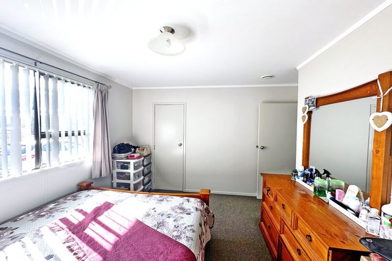 Photo of property in 18 Funnell Place, Manurewa, Auckland, 2102