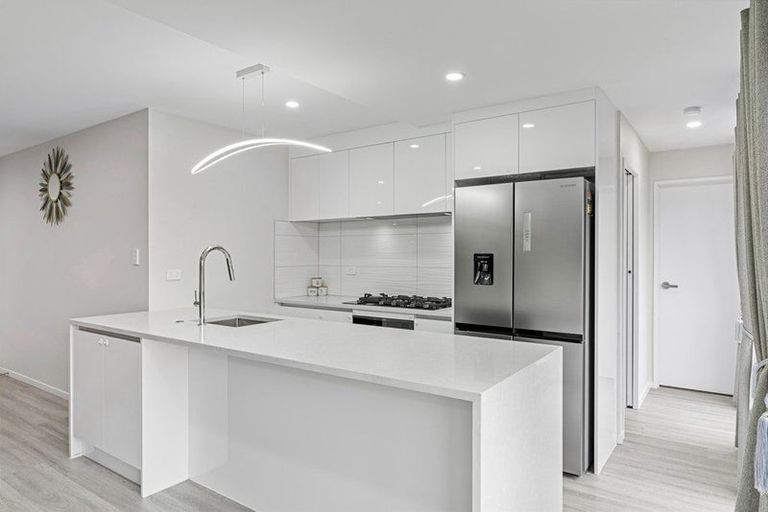 Photo of property in 4 Tawapou Close, Massey, Auckland, 0614