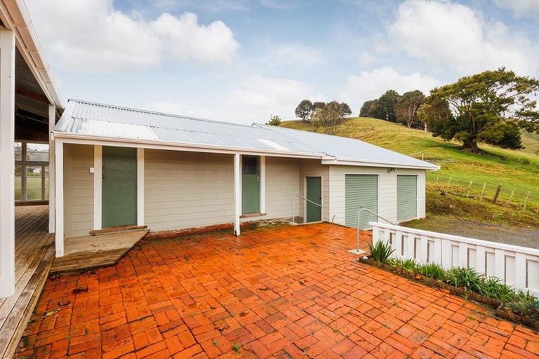 Photo of property in 54/56 Ongo Road, Hunterville, 4730