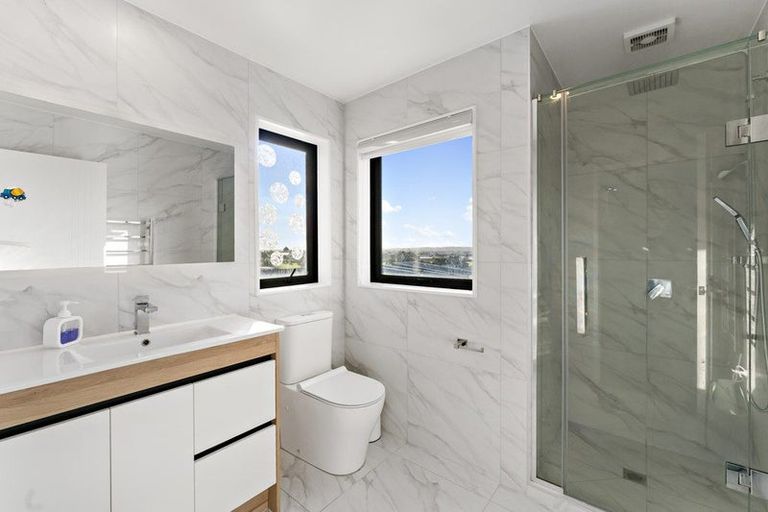 Photo of property in 9 Paina Crescent, Massey, Auckland, 0614