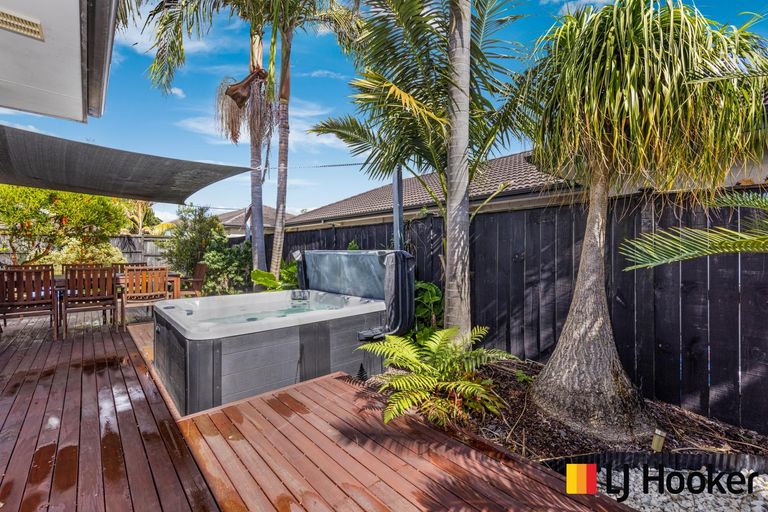 Photo of property in 27 Girvan Terrace, Wattle Downs, Auckland, 2103