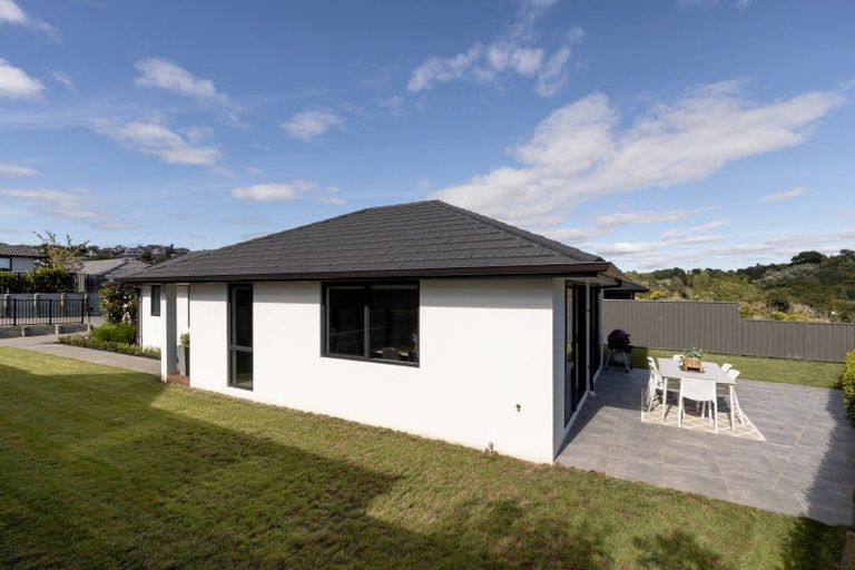Photo of property in 15 Godwit Lane, Welcome Bay, Tauranga, 3112