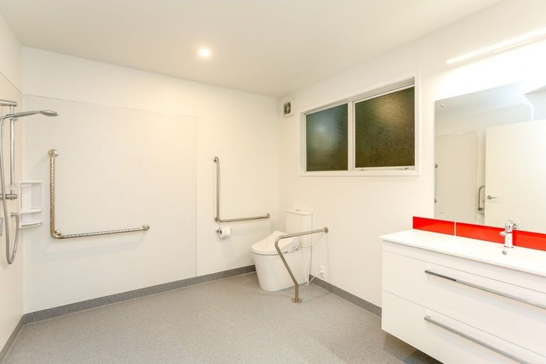 Photo of property in 11b Spencer Place, Merrilands, New Plymouth, 4312