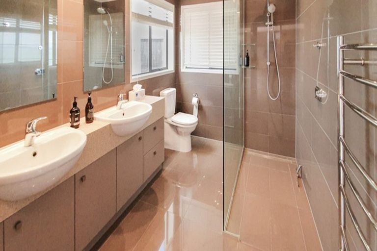 Photo of property in 84 Clovelly Road, Bucklands Beach, Auckland, 2012