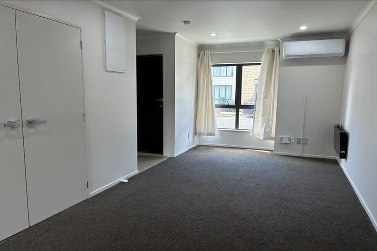 Photo of property in 4/3 Wallson Crescent, Wiri, Auckland, 2104