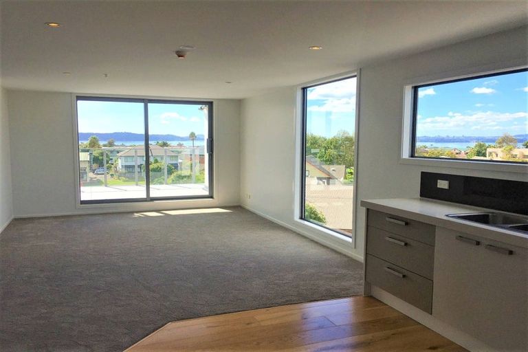 Photo of property in Bella Vista, 3g/84 Gunner Drive, Te Atatu Peninsula, Auckland, 0610