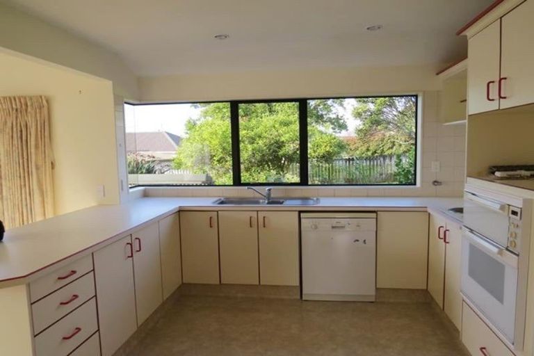 Photo of property in 5 Kellyville Heights, Merrilands, New Plymouth, 4312