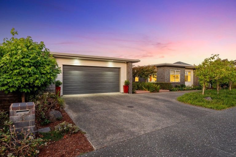 Photo of property in 56 Cassinia Close, Papamoa Beach, Papamoa, 3118