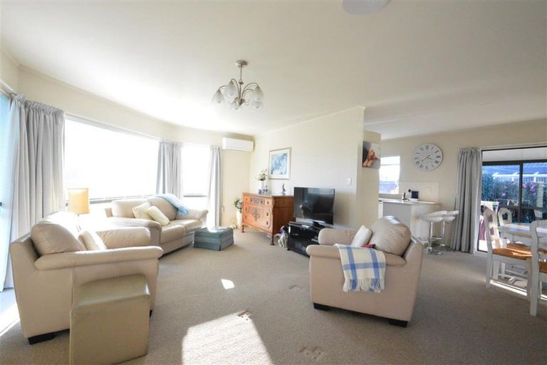 Photo of property in 36 Easton Way, Levin, 5510