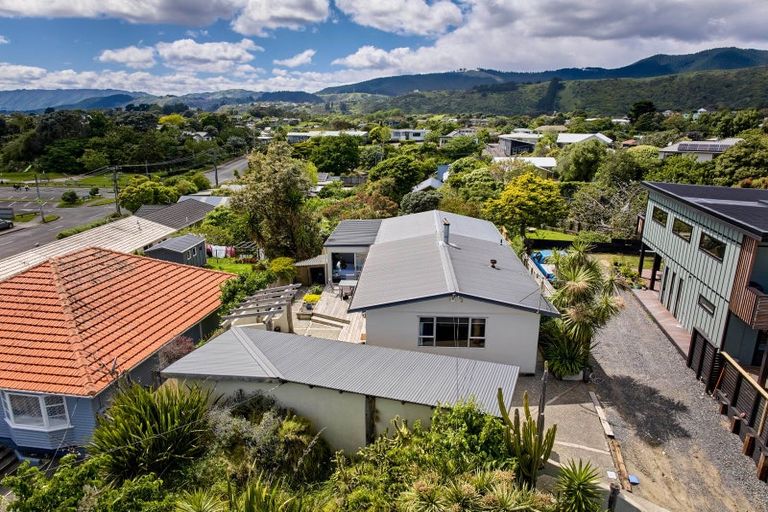 Photo of property in 104 Renown Road, Raumati South, Paraparaumu, 5032