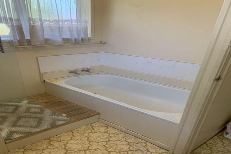 Photo of property in 2/25 Overton Road, Papatoetoe, Auckland, 2025