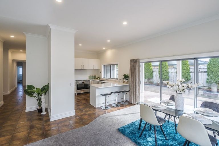 Photo of property in 6 Holcombe Drive, Paraparaumu, 5032