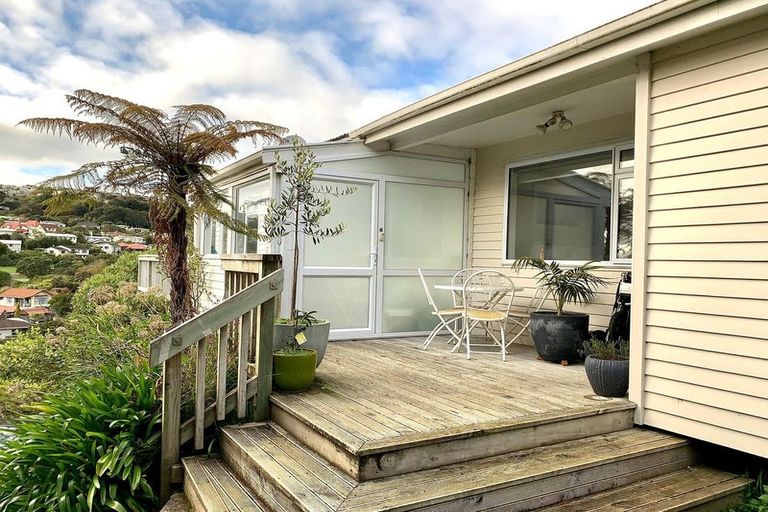 Photo of property in 77b Bassett Road, Johnsonville, Wellington, 6037