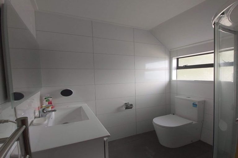 Photo of property in 2/249 Muritai Road, Eastbourne, Lower Hutt, 5013