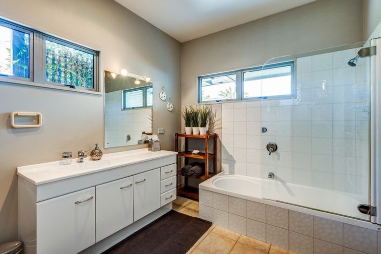 Photo of property in 9a Trevathan Lane, Wanaka, 9305