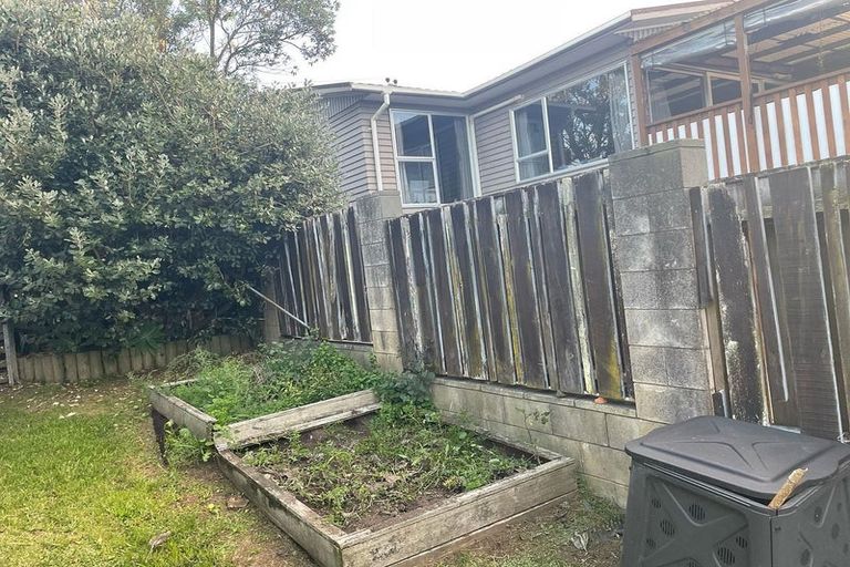 Photo of property in 2/119 Carlisle Road, Northcross, Auckland, 0632