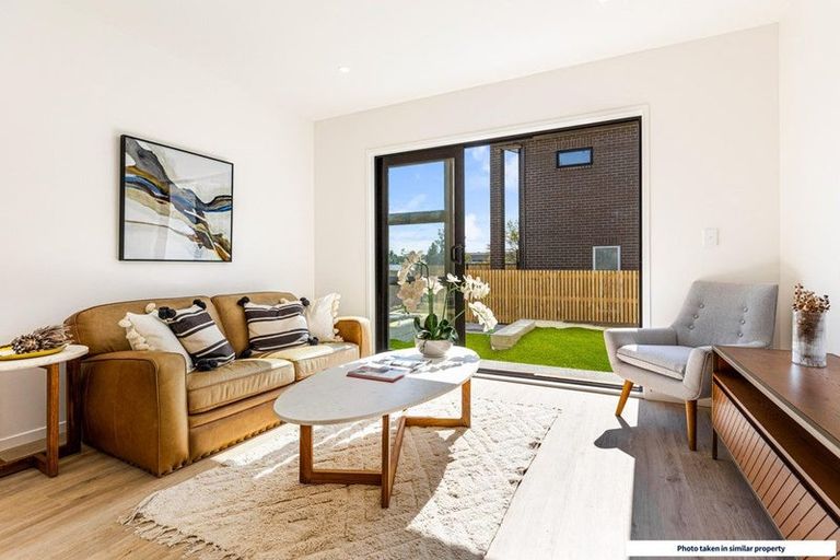 Photo of property in 54 Rauemi Way, Te Atatu South, Auckland, 0610