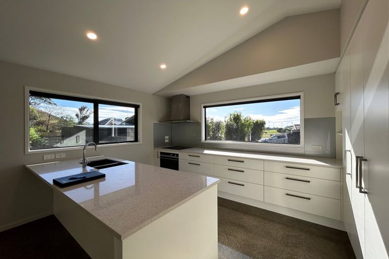 Photo of property in 67 Oak Road, Poraiti, Napier, 4112