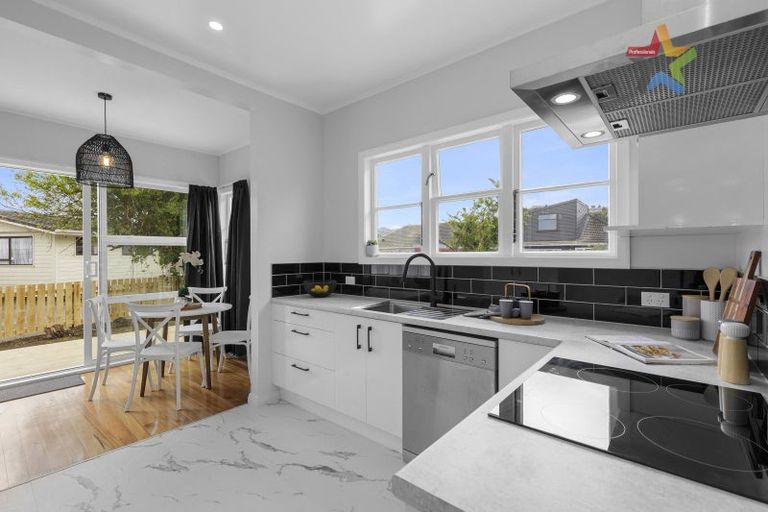 Photo of property in 16 Purser Grove, Fairfield, Lower Hutt, 5011