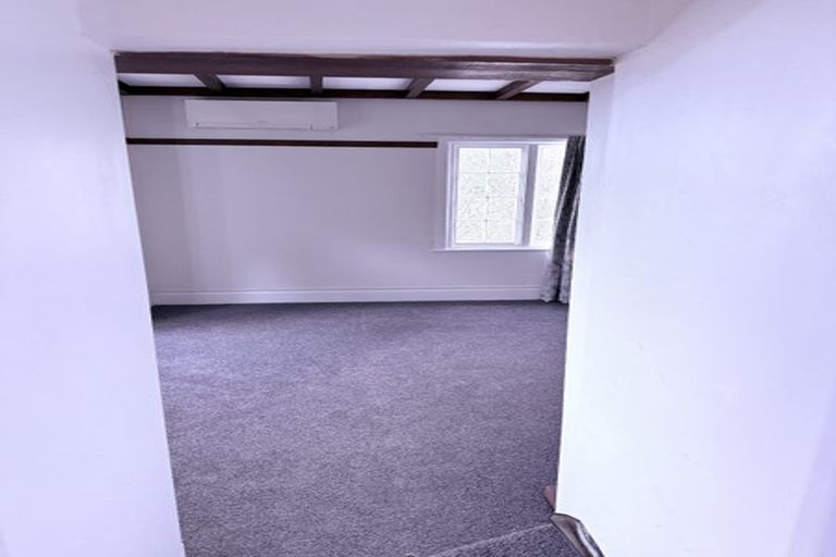 Photo of property in 51 Northland Road, Northland, Wellington, 6012