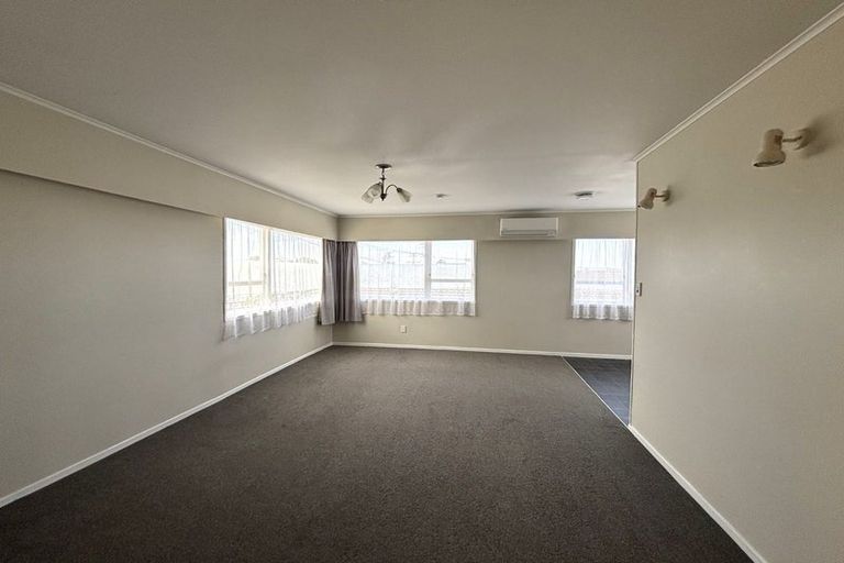 Photo of property in 114 Taikata Road, Te Atatu Peninsula, Auckland, 0610