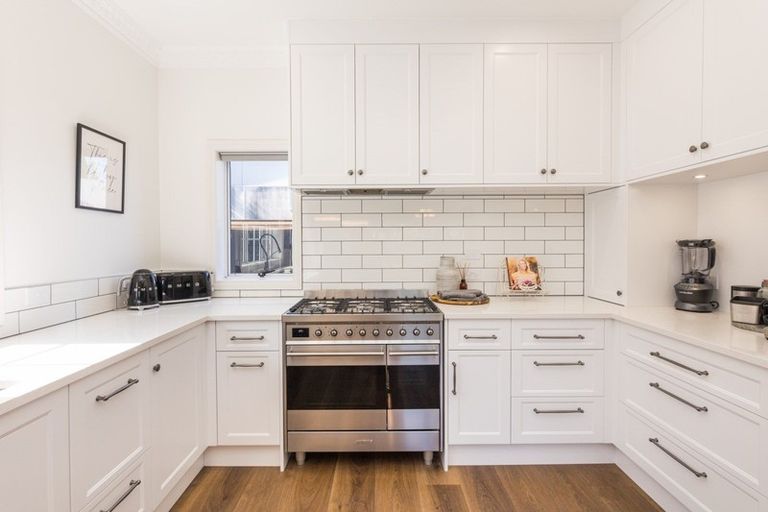 Photo of property in 6 Nicolas Lane, West End, Palmerston North, 4410