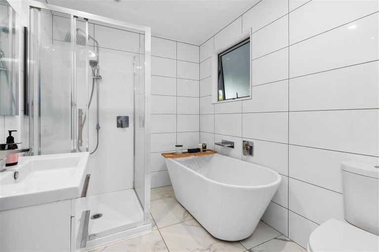 Photo of property in 4 Carter Drive, Pomare, Rotorua, 3015