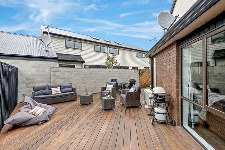 Photo of property in 2/45a Memorial Avenue, Ilam, Christchurch, 8053