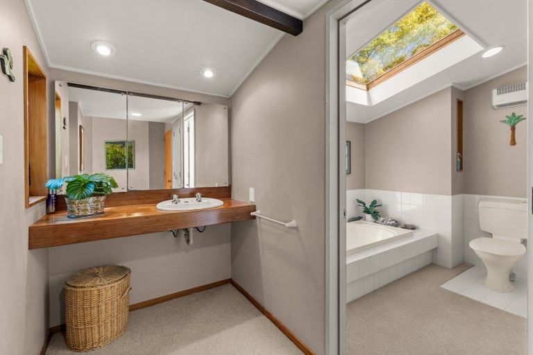 Photo of property in 33 Hikanui Drive, Havelock North, 4130