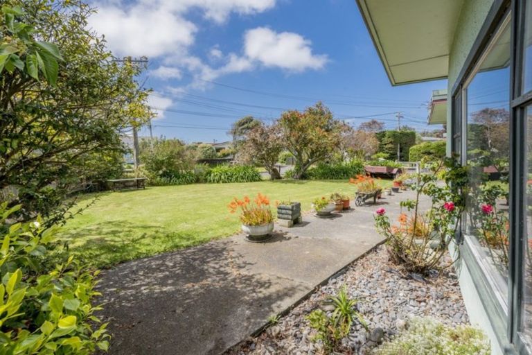 Photo of property in 36 Rangihiroa Street, Waikanae Beach, Waikanae, 5036