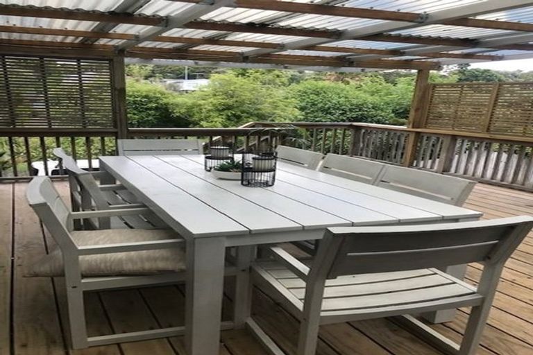 Photo of property in 77 Brian Crescent, Stanmore Bay, Whangaparaoa, 0932