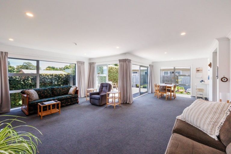 Photo of property in 2b Alton Place, Hokowhitu, Palmerston North, 4410