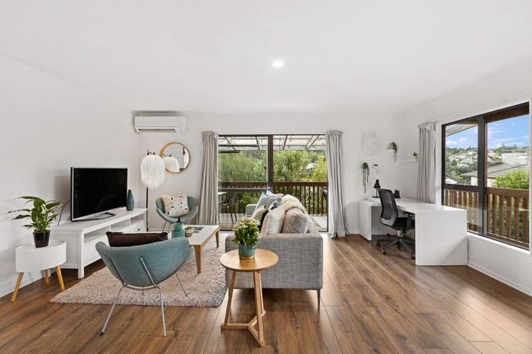 Photo of property in 22 Redfern Lane, Glenfield, Auckland, 0629