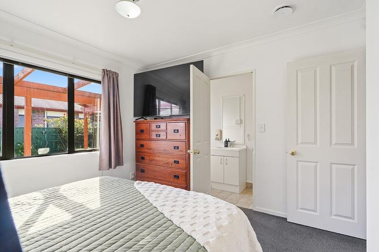 Photo of property in 14 Catalina Drive, Melville, Hamilton, 3206