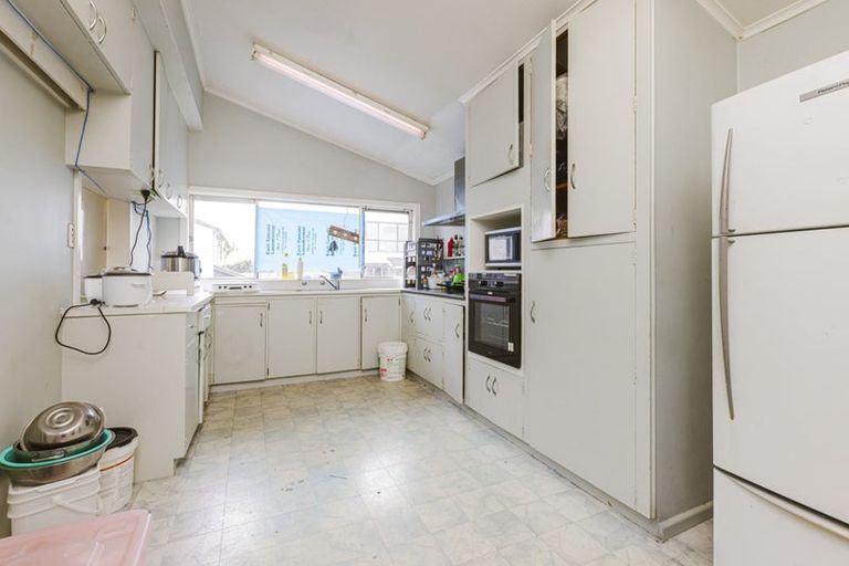 Photo of property in 302 Blockhouse Bay Road, Avondale, Auckland, 0600