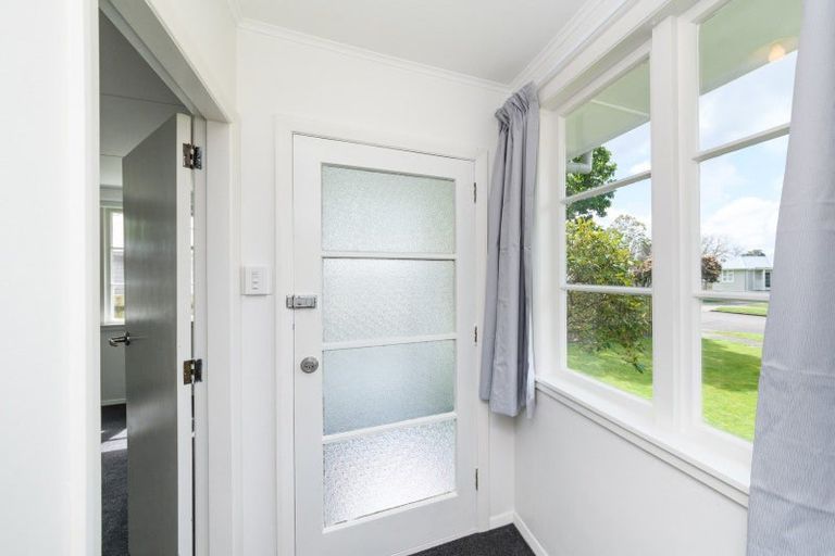 Photo of property in 33 Crewe Crescent, Hokowhitu, Palmerston North, 4410