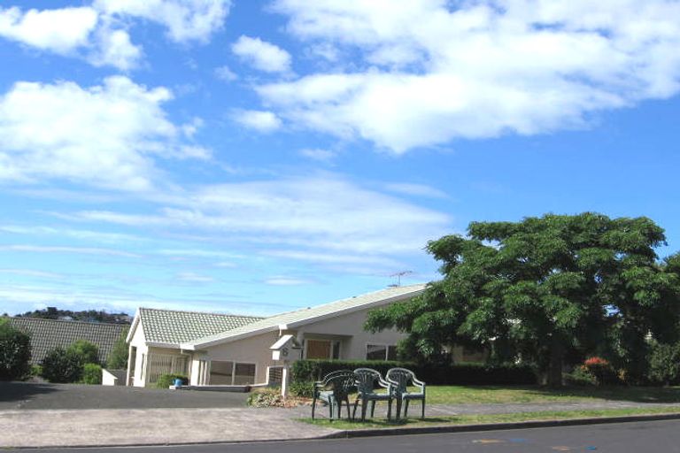 Photo of property in 6 Jacanas Place, Unsworth Heights, Auckland, 0632