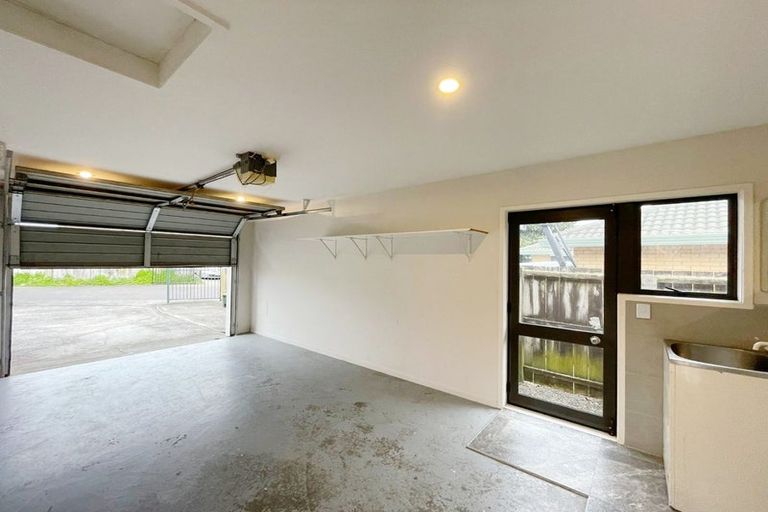 Photo of property in 21 Rebecca Rise, Weymouth, Auckland, 2103